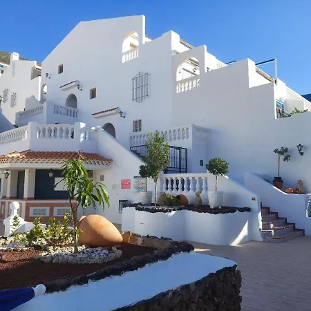 Pool & View Christianos